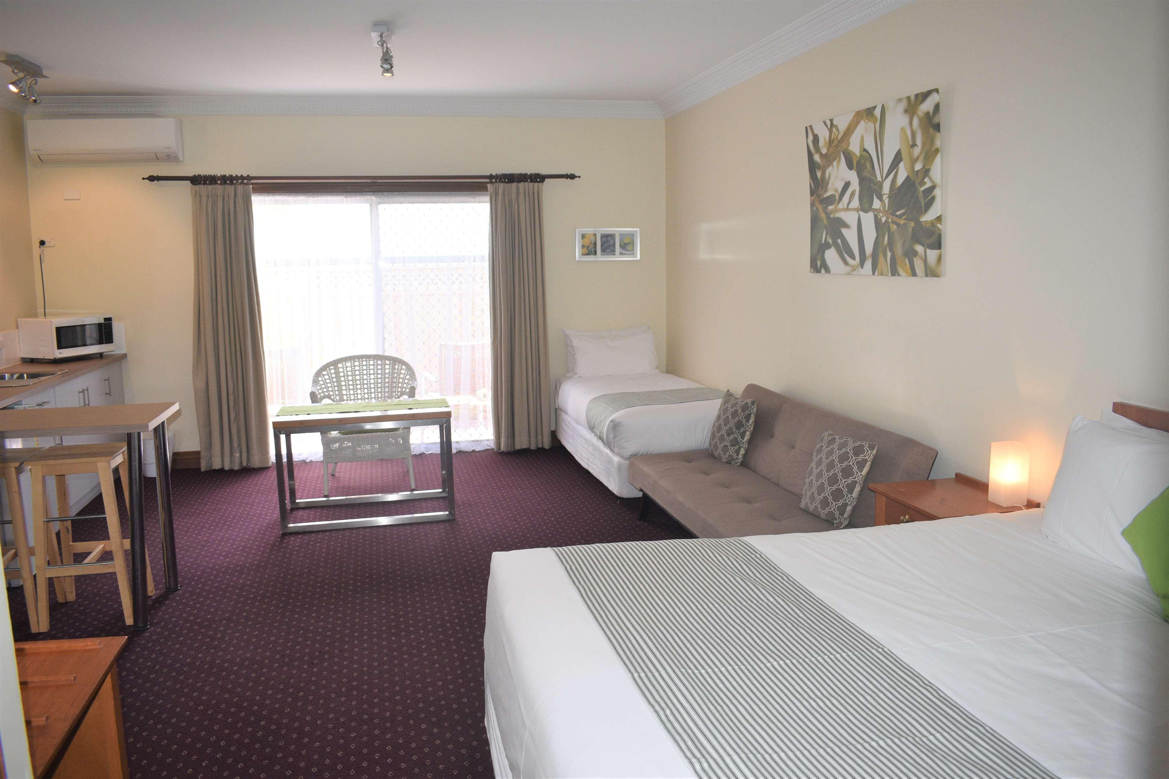 The Henry Parkes Tenterfield Exterior photo